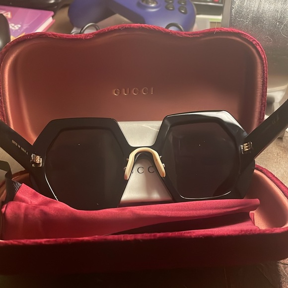 Gucci sunglasses:unique shape! (Black) - Picture 7 of 7